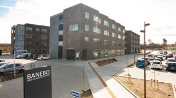 Plejecenter inviterer bylivet ind i stuen