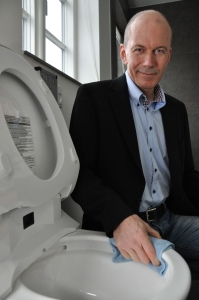 - Det har også betydning, at skandinaverne har opdaget værdien af bidét eller dusch toilettet. Her er det bl.a. den offentlige sektor, der driver udviklingen, siger direktør Olaf Lindgreen, der af konkurrencemæssige hensyn holder 2015 tallene tæt til kroppen.